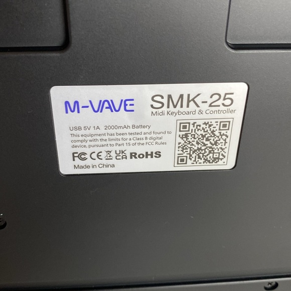 M-VAVE SMK-25 Black 25 Key MIDI Keyboard Controller with RGB Backlit Drum Pads P - Picture 4 of 7